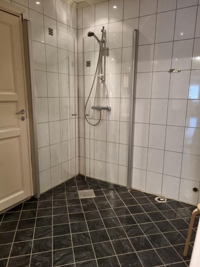 Stor Leilighet Med 4 Senger Sentralt I Forde ภายนอก รูปภาพ