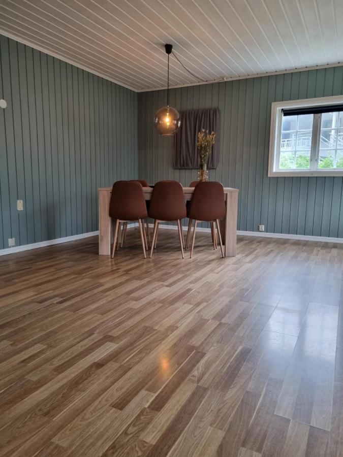 Stor Leilighet Med 4 Senger Sentralt I Forde ภายนอก รูปภาพ